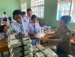 SPPG Polres Halut Perdana Beroperasi, Dua Sekolah Terima 1.051 Paket Gizi