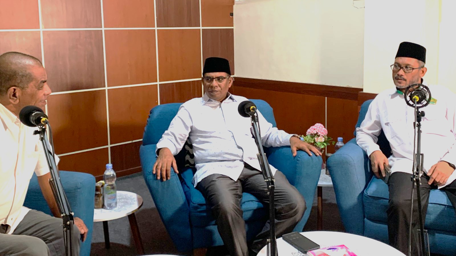 Wakil Bupati Halmahera Utara Kasman Hi Ahmad (tengah) jadi narasumber podcast IAIN Ternate (foto istimewa kierahainsight.id