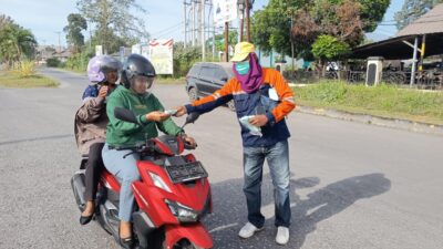 Warga Tobelo Mulai Tercekik Abu Dukono, BPBD Halut Serbu Titik Keramaian Bagikan Masker