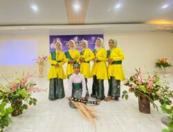 Simbol Kolaborasi: Siswa MTs Al Istiqamah Igobula Hidupkan Khidmat Tradisi di Pelantikan IKA PMII Halut