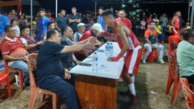 Bupati Piet Saksikan Langsung Laga Tinju Porprov V Maluku Utara di Kawasan Alun-Alun