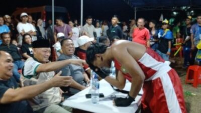 Wagub Malut Saksikan Langsung Kemenangan Achmad Raihan atas Petinju Haltim