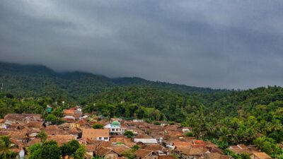 Peta sebaran gempa bumi terbaru di Indonesia menunjukkan epicenter di wilayah Sumatra Barat