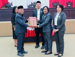 Bupati Halut Serahkan Ranperda APBD 2025 ke DPRD