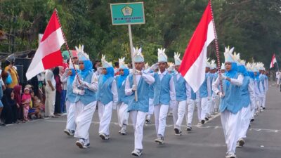 66 Pelajar SMP Meriahkan Gerak Jalan Indah HUT ke-81 RI di Tobelo