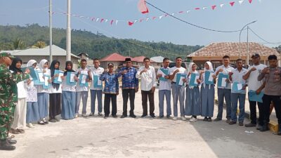 Paskibraka Loloda Utara Terima Penghargaan, Wabup Kasman: Jadilah Generasi yang Dibutuhkan Bangsa