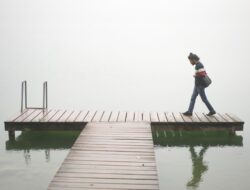 Mengenal Fenomena Solo Travel: Mengapa Wisata Sendiri Semakin Populer di Era Digital