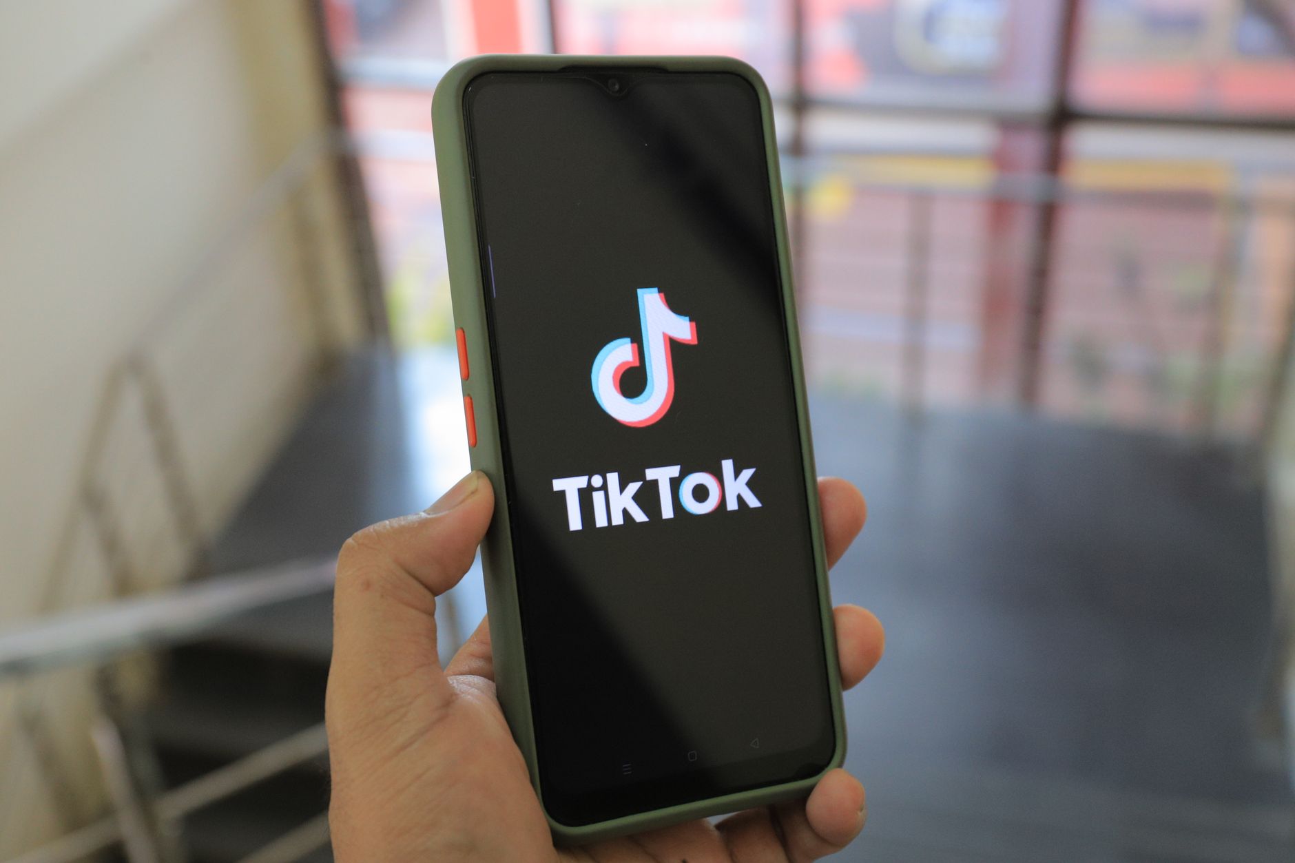 Gambar kasus viral TikTok yang menggemparkan media sosial dengan reaksi pengguna.
