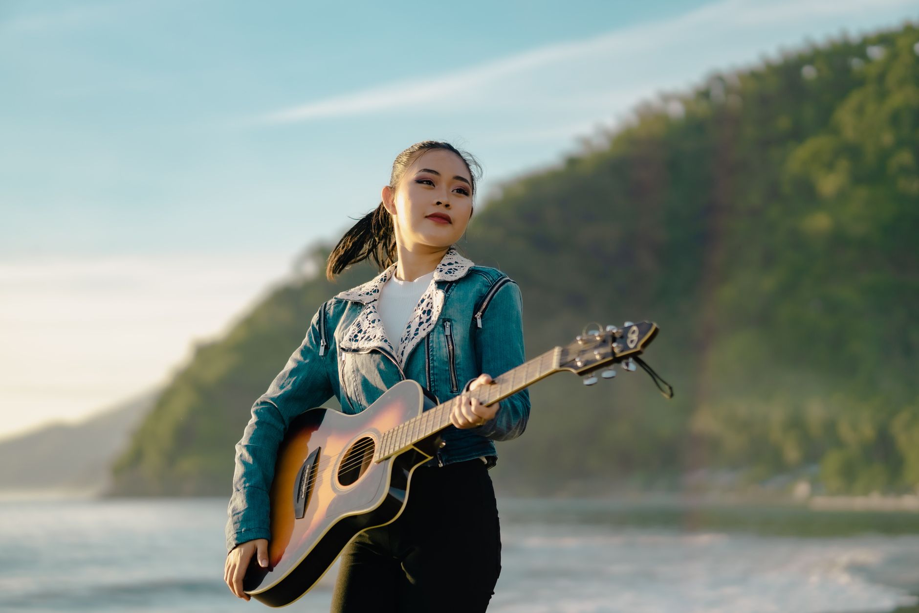 Cover musik trending Indonesia 2024 menampilkan artis pop, rock, dan indie paling hits di platform streaming