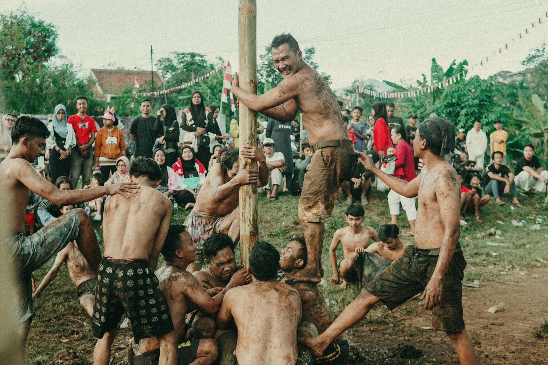 Gambaran dinamis tentang fenomena sosial terbaru yang memengaruhi perilaku masyarakat urban di era digital